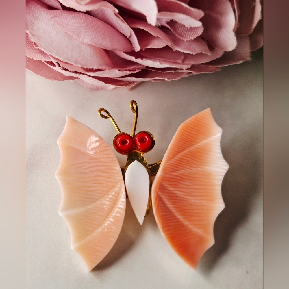 Vintage 80s 🧡✨️🦋Peach Butterfly Brooch/Pin